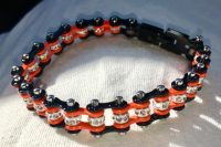 brazalete negro naranja 2